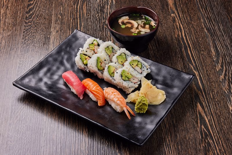 fresh sushi rolls South Florida